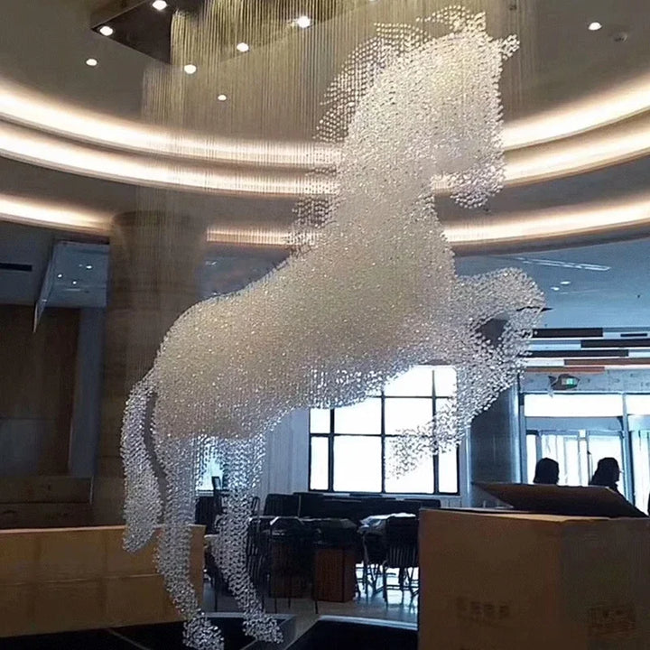 Escultura de cavalo personalizada lobby do hotel villa salão de beleza decoração grande projeto led dispositivo de iluminação pingente de cristal by Casa Perfeita