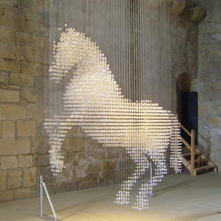 Escultura de cavalo personalizada lobby do hotel villa salão de beleza decoração grande projeto led dispositivo de iluminação pingente de cristal by Casa Perfeita