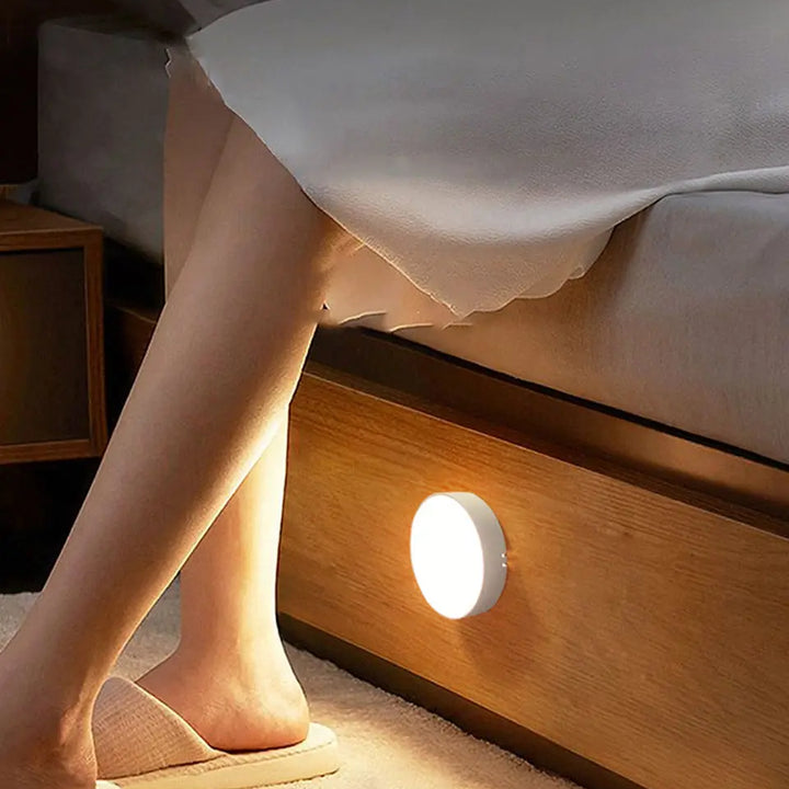 Luminária LED Noturna Recarregável com Sensor de Movimento USB