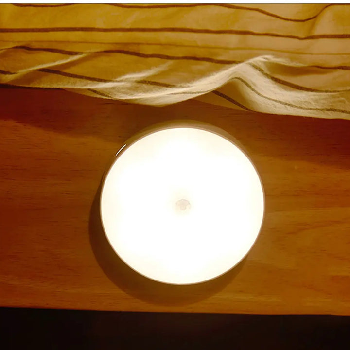 Luminária LED Noturna Recarregável com Sensor de Movimento USB