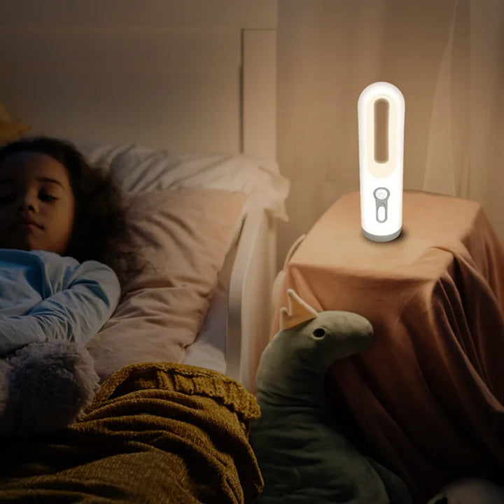 Lanterna Portátil LED 2 em 1 com Sensor de Movimento e Fotocélula - Luz Noturna para Quarto Banheiro Acampamento by Casa Perfeita