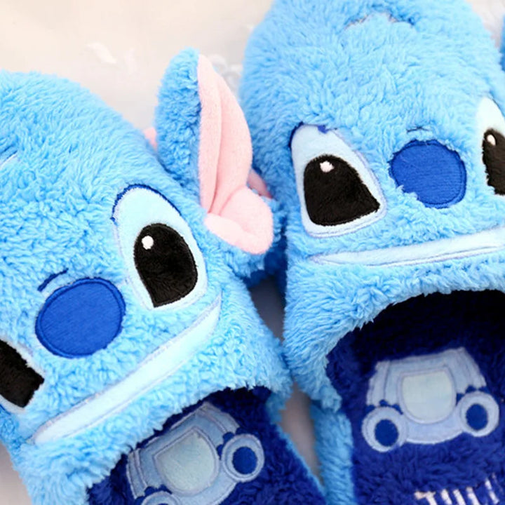 Chinelos de Pelúcia Disney Personagens - Conforto e Magia para Seus Pés